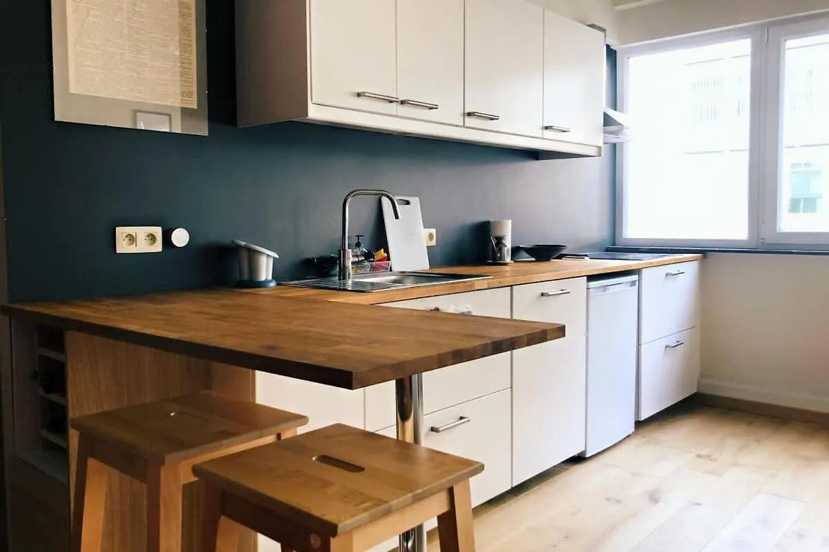 Renovated One Bedroom Apartment Schuman Area contacts